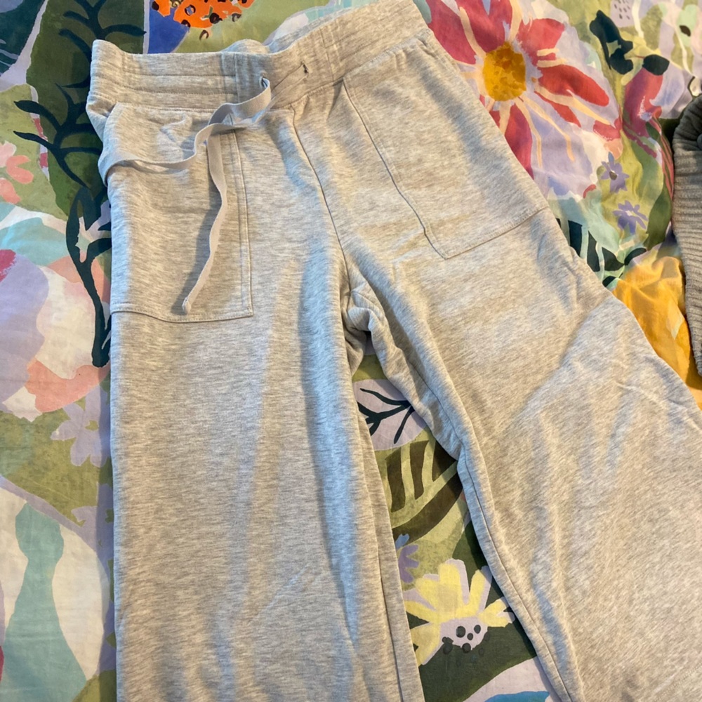 Lou & Grey cropped sweats